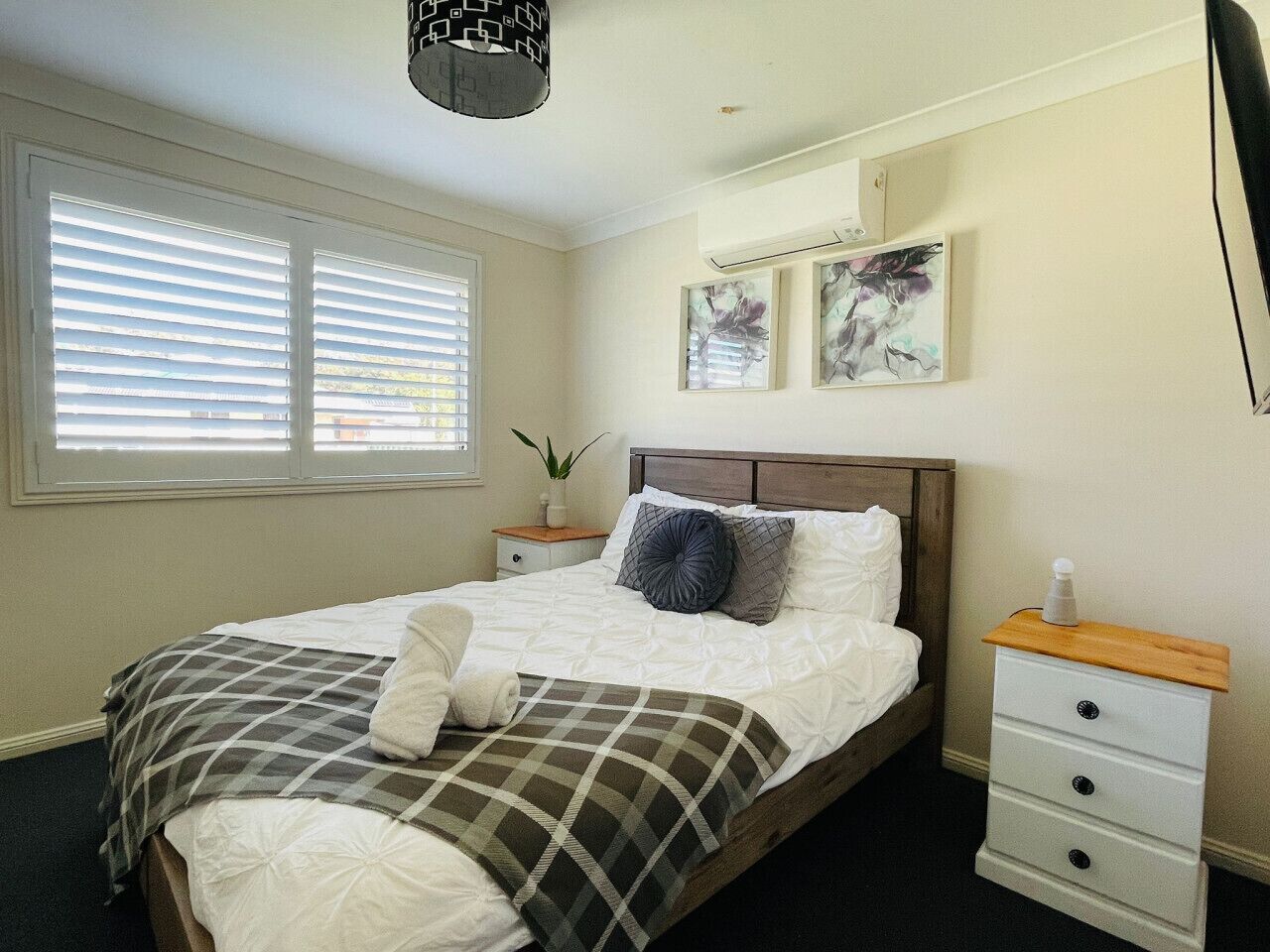 3 bedrooms, iron/ironing board, free WiFi, bed sheets