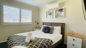 3 bedrooms, iron/ironing board, free WiFi, bed sheets