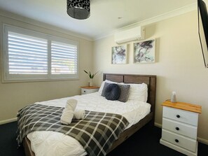 3 bedrooms, iron/ironing board, free WiFi, bed sheets