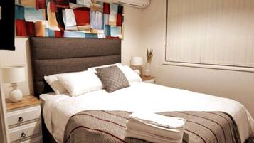 3 habitaciones, tabla de planchar con plancha, wifi y ropa de cama