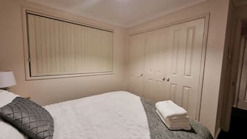 3 bedrooms, iron/ironing board, WiFi, bed sheets