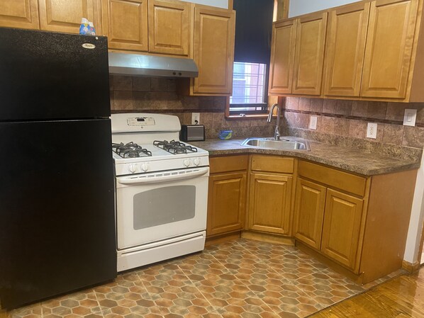 Fridge, microwave, oven, stovetop