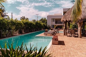 Outdoor pool - Luxury Unit in Progreso Residencial Condominium, 70m From the Sea, Tons of Amenities (Progreso)