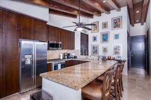 Mikrowelle, Ofen, Herdplatte, Geschirrspüler