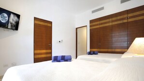 2 Schlafzimmer, laptopgeeigneter Arbeitsplatz, Bügeleisen/Bügelbrett