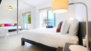 3 bedrooms, laptop workspace, iron/ironing board, bed sheets - 3 BR PH w Private Pool & Jacuzzi two Blocks From the Beach (Playa del Carmen)