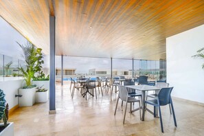 Outdoor dining - Amazing 3 BR With Beautiful Rooftop Views, 3 Blocks From the Beach (Playa del Carmen)