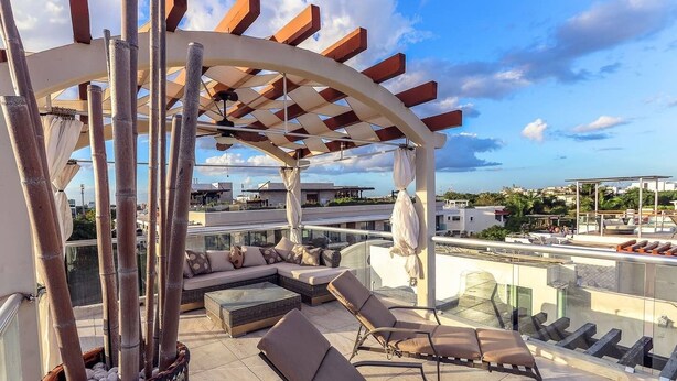 Terrace/patio - Luxe 3BR PH! Private Plundge Pooli! Steps to Beach! (Playa del Carmen)