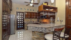 Private kitchen - Luxe 3BR PH! Private Plundge Pooli! Steps to Beach! (Playa del Carmen)