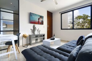 TV - 3BR Penthouse! Private Plunge Pool & Spacious Rooftop! Sleeps 9!!! (Tulum)