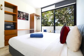 3 عدّة غرف نوم ومساحة عمل للكمبيوتر المحمول وخدمة الإنترنت وملاءات أسرّة