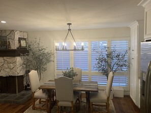 Dining - Romantic European-inspired condo -- 1 mile to the beach! (Santa Monica)