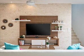 TV - Deluxe 2BR Condo! Private Pool & Rooftop!! (Akumal)