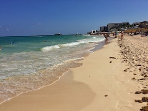 Beach - Lovely Modern Condo 5 Blks From the Beach! (Playa del Carmen)