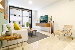 TV - Central Modern 1 BR W Rooftop Pool and Ocean View (Playa del Carmen)