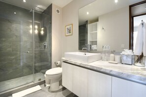 Bathroom - Amazing 1 Bedroom Apartment 3 Blocks From the Beach! (Playa del Carmen)