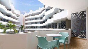 Outdoor dining - Amazing 1 Bedroom Apartment 3 Blocks From the Beach! (Playa del Carmen)