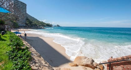 True Beachfront 3BR on Iconic Gemelas Beach! Pool! Amazing Views!!
