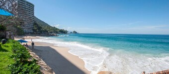 True Beachfront 3BR on Iconic Gemelas Beach! Pool! Amazing Views!!