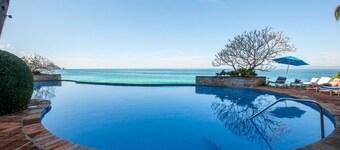 True Beachfront 3BR on Iconic Gemelas Beach! Pool! Amazing Views!!