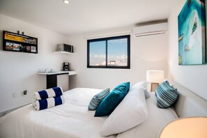3 habitaciones, tabla de planchar con plancha y ropa de cama 
