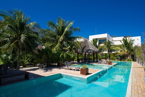 Spacious and Private Retreat 1 Block From the Beach in Progreso East