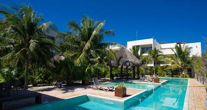 Spacious and Private Retreat 1 Block From the Beach in Progreso East