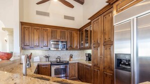 Microwave, stovetop, dishwasher, cookware/dishes/utensils - Beautiful Palmilla Villa Stacked With Everything you Need to Enjoy LOS Cabos! (San José del Cabo)