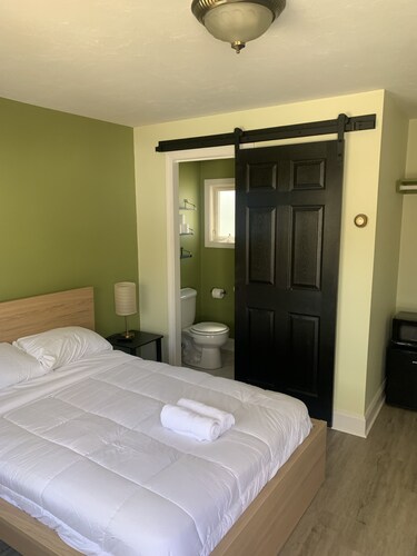 Charming 1-bedroom boutique hotel room in Norwell