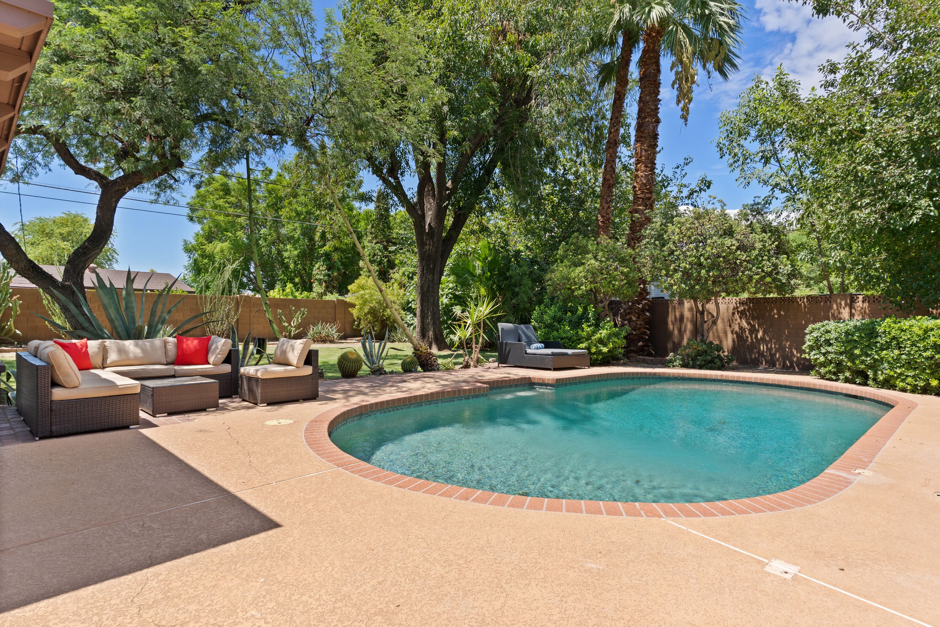 Outdoor Paradise in Central Phoenix with detached Casita and Heated Pool