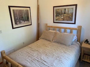 3 bedrooms, desk, iron/ironing board, WiFi