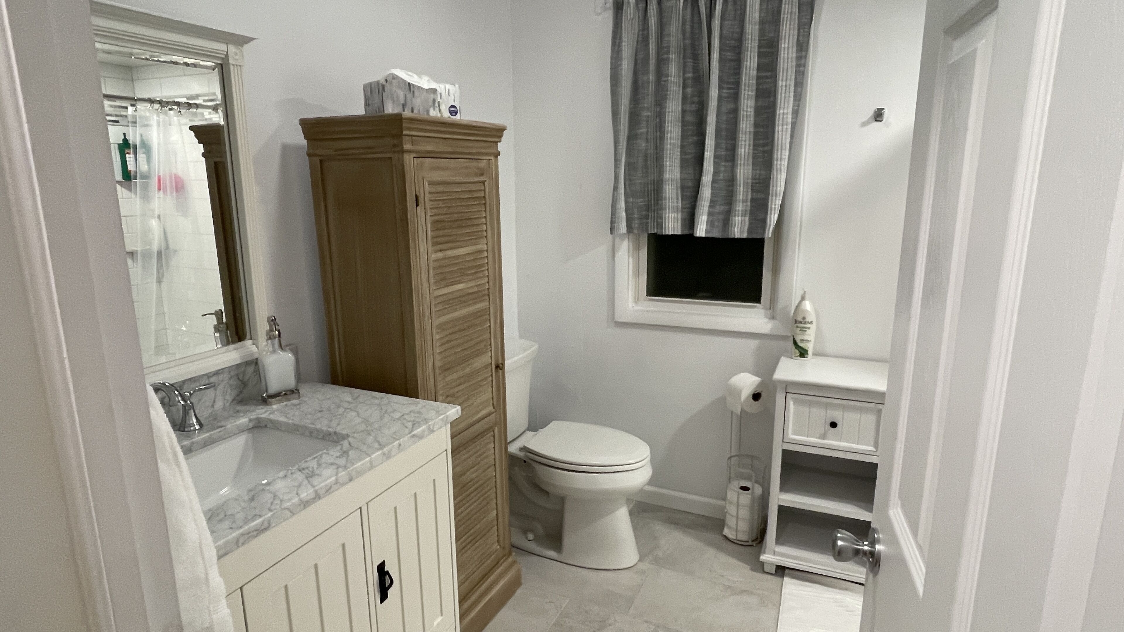 Bruser, hårtørrer, håndklæder, Sæbe