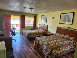 Basic Room, 2 Queen Beds, Non Smoking, Refrigerator & Microwave | Laptop workspace, free WiFi, bed sheets - Vince's Motel Inc. (Sacramento)