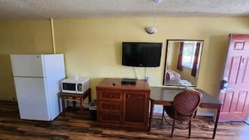 Basic Room, 2 Queen Beds, Smoking, Refrigerator & Microwave | Laptop workspace, free WiFi, bed sheets