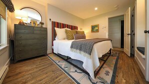Room - Luxurious Crested Butte Home | 4 Bedroom | Walk to Elk | Gas Grill | Mtn Views (Crested Butte)