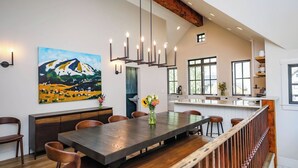 Dining - Luxurious Crested Butte Home | 4 Bedroom | Walk to Elk | Gas Grill | Mtn Views (Crested Butte)