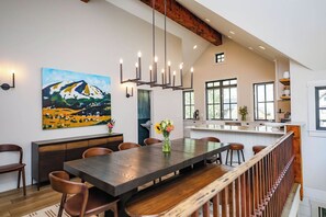 Dining - Luxurious Crested Butte Home | 4 Bedroom | Walk to Elk | Gas Grill | Mtn Views (Crested Butte)
