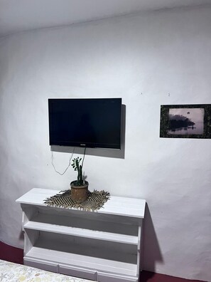 Minibar, escritorio y wifi gratis 