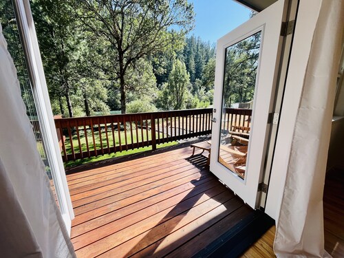 Riverfront Stunning Open Concept 3bdrm near outdoor activities 