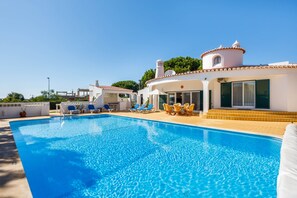 Pool - Casa Cúpula - Heated swimming pool, just 700m from golf course & clubhouse (Carvoeiro)