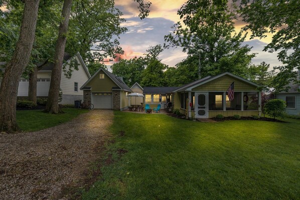 Exterior - Short walk to the pool/ tennis/ rec center Great outdoor space (Lakeside Marblehead)