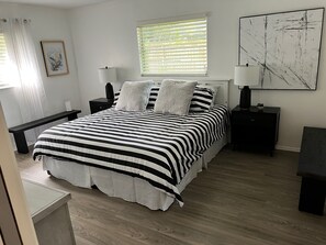 2 habitaciones, escritorio, tabla de planchar con plancha y wifi gratis 