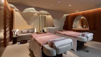 Couples treatment rooms, sauna, hot tub, steam room, hot springs