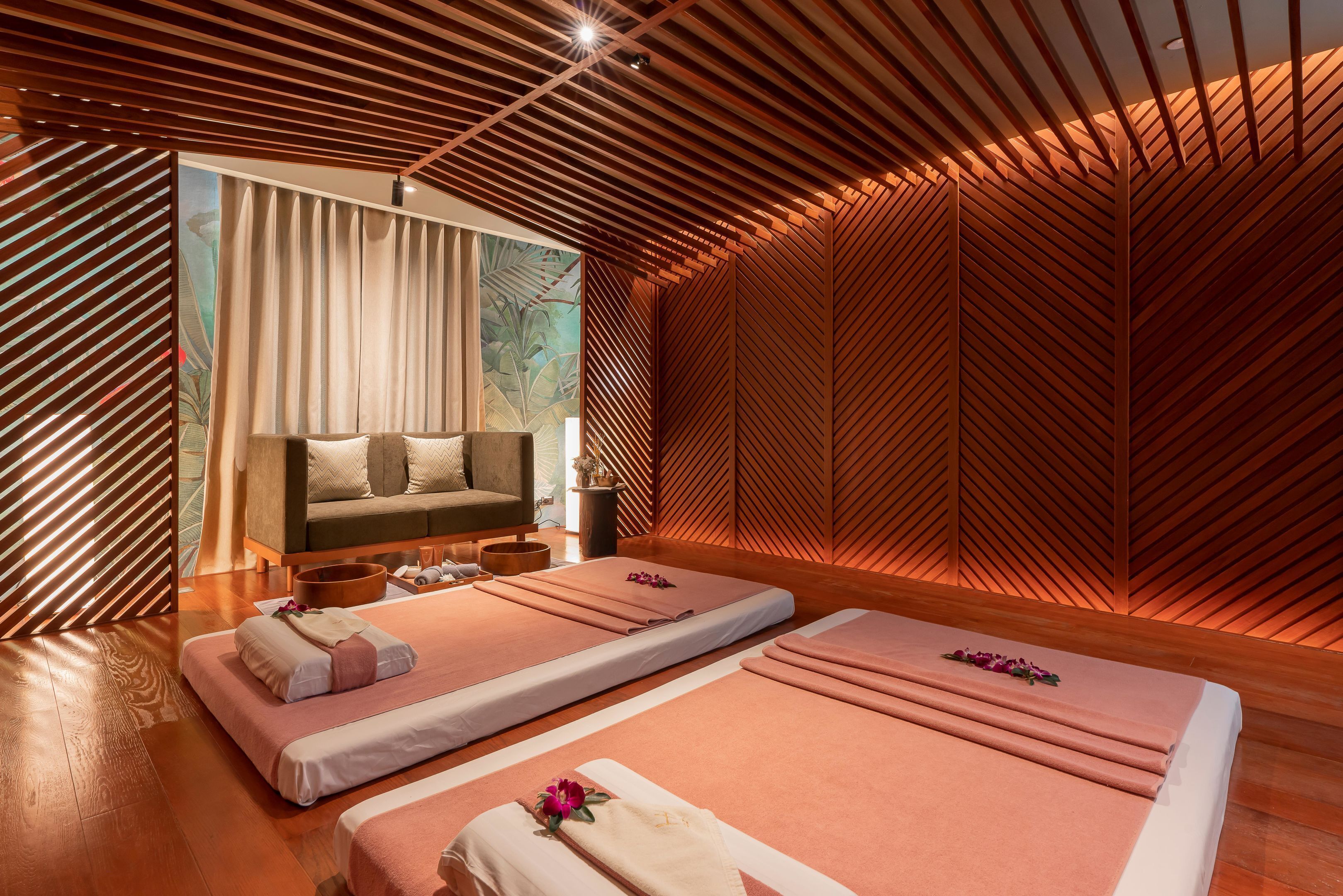 Salas para tratamentos a dois, sauna seca, banheira de hidromassagem