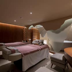 Couples treatment room(s), sauna, hot tub, steam room