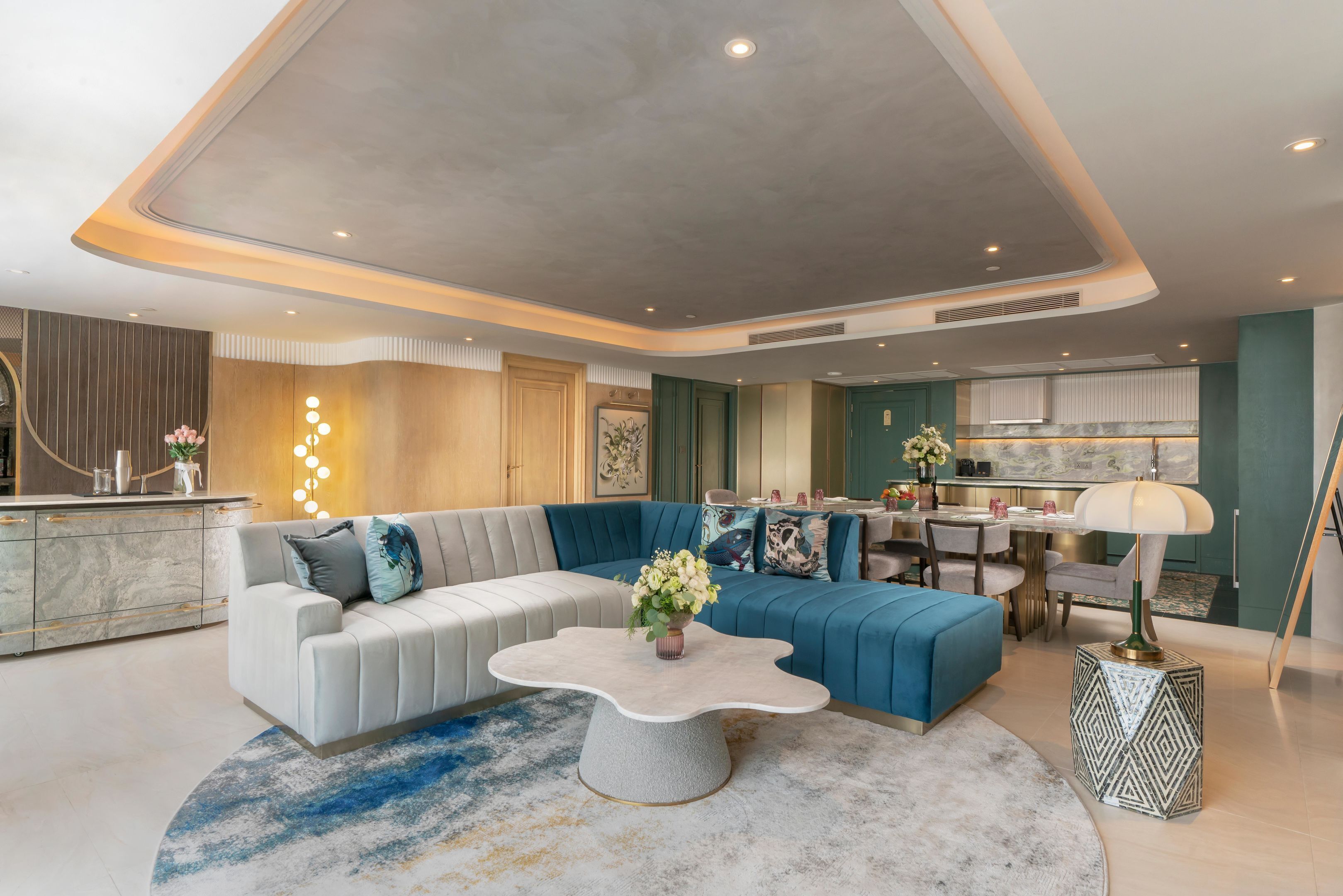 The Penthouse Two Bedroom Suite | 起居区 | 55-英寸LED 电视 （配备有线频道）、电视