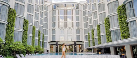 Outdoor pool, open 7:00 AM to 8:00 PM, pool umbrellas, pool loungers
