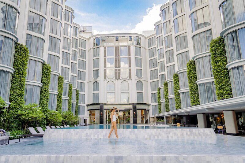 Outdoor pool, open 7:00 AM to 8:00 PM, pool umbrellas, pool loungers