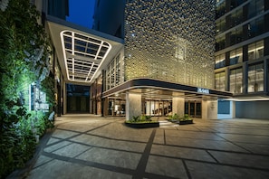 Property entrance - The Salil Hotel Riverside Bangkok (Bangkok)