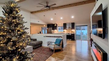 Smart TV, fireplace, table football, ping pong